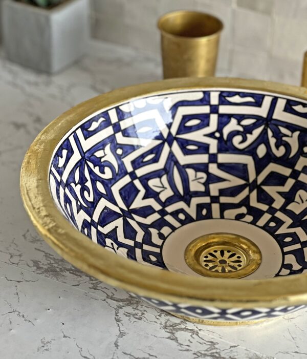 Lavabo marocain fait main en céramique – Design rond bleu artisanal ( 41 cm x H 15 cm, 6,3 kg) – Image 2